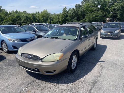 Used 2004 Ford Taurus SE FWD image 2