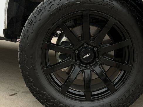 Used 2019 Ford F150 XLT w/ Equipment Group 302A Luxury AWD/4WD image 11