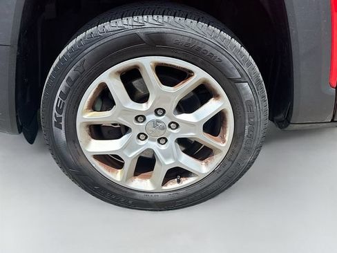 Used 2018 Jeep Renegade Latitude AWD/4WD image 31