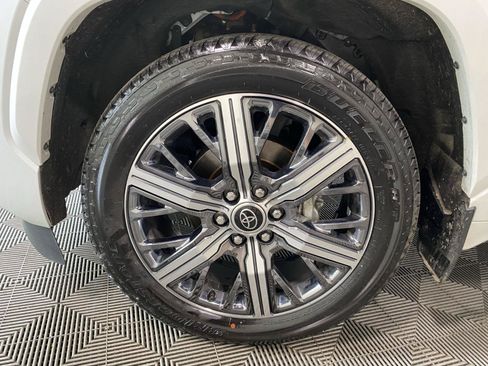Used 2023 Toyota Sequoia Capstone AWD/4WD image 10