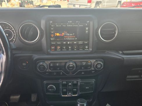 Used 2020 Jeep Gladiator Overland AWD/4WD image 14