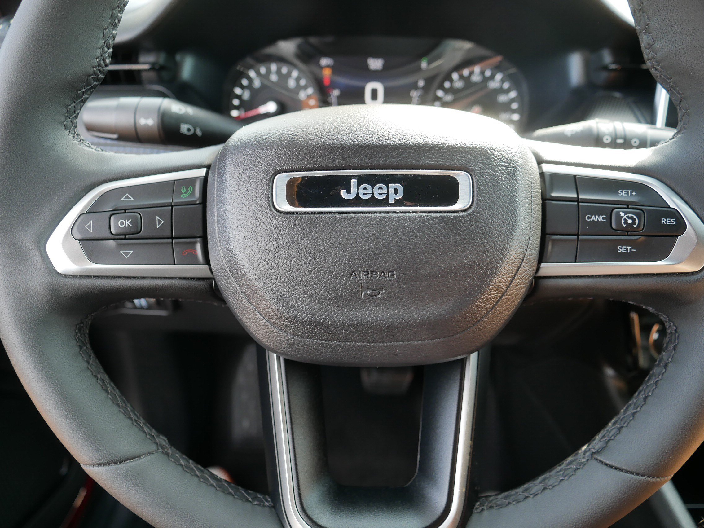 Used 2025 Jeep Compass Latitude w/ Convenience Group AWD/4WD image 25