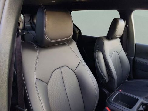 New 2026 Chrysler Pacifica Select image 31