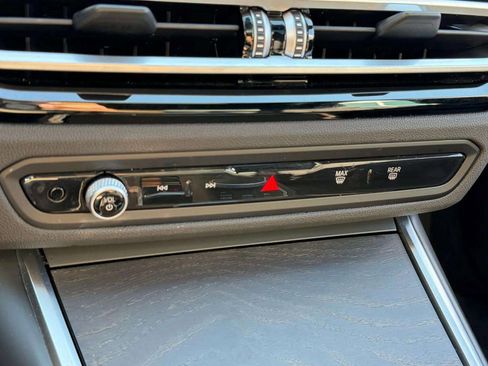 Used 2024 BMW 330i Sedan image 40