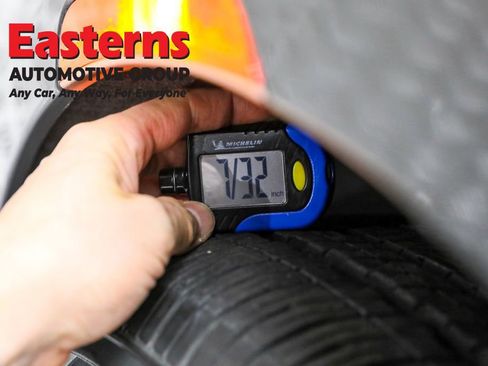 Used 2023 Chrysler Voyager LX image 28