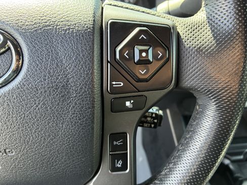 Used 2020 Toyota Tacoma TRD Off-Road AWD/4WD image 25