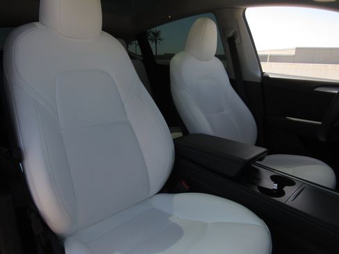 Used 2023 Tesla Model Y Performance AWD/4WD image 10
