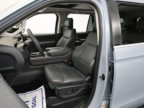 Used 2025 Ford Expedition Active image 11