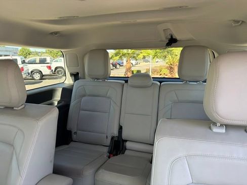 Used 2025 Lincoln Navigator Reserve AWD/4WD image 10