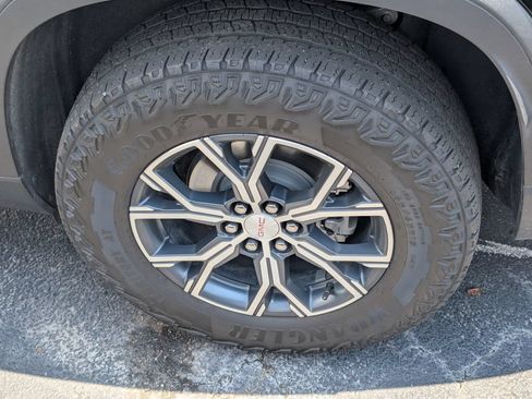 Used 2024 GMC Acadia AT4 AWD/4WD image 10