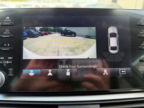 Used 2021 Honda Accord Touring image 25