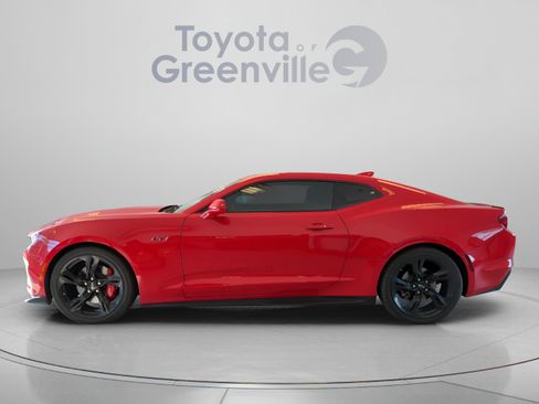 Used 2021 Chevrolet Camaro LT w/ Technology Package RWD image 2