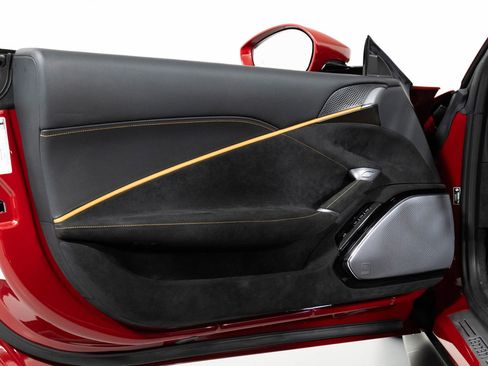 Used 2024 Ferrari Roma Spider image 33