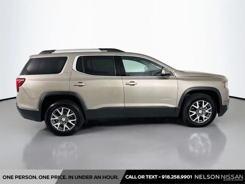 Used 2023 GMC Acadia SLT w/ Preferred Package FWD image 4