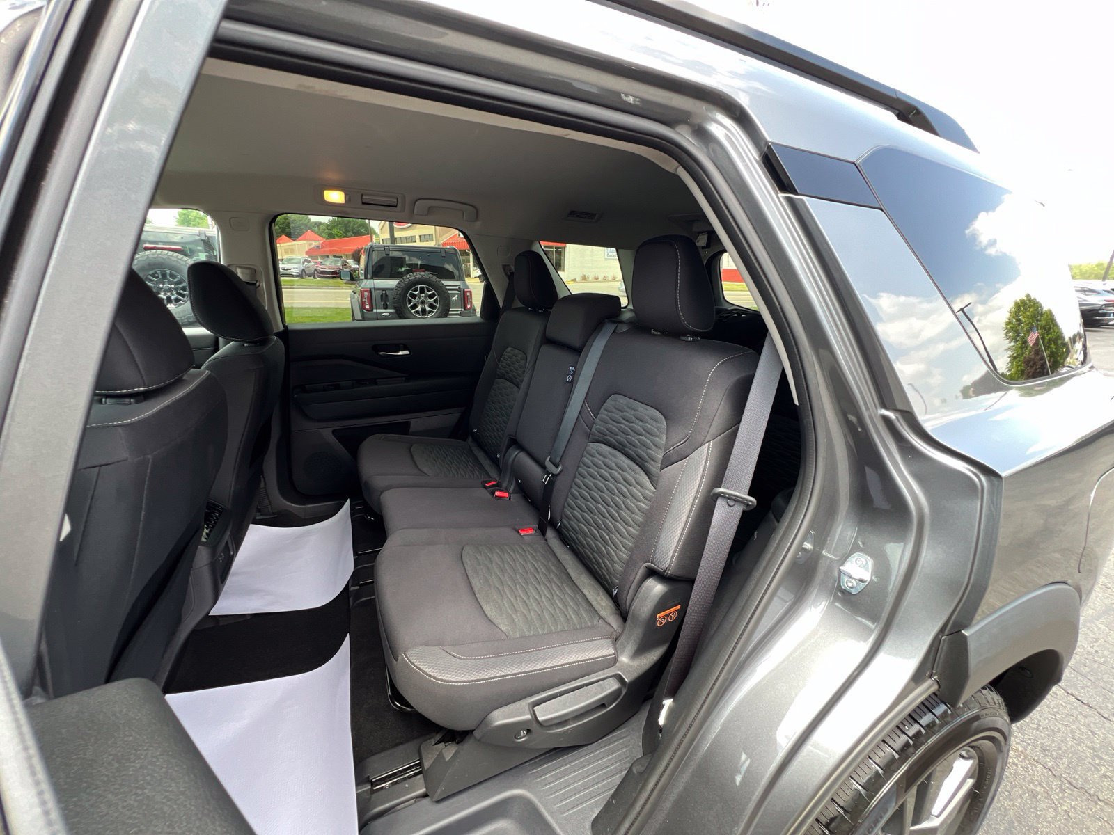 Used 2022 Nissan Pathfinder SV AWD/4WD image 37