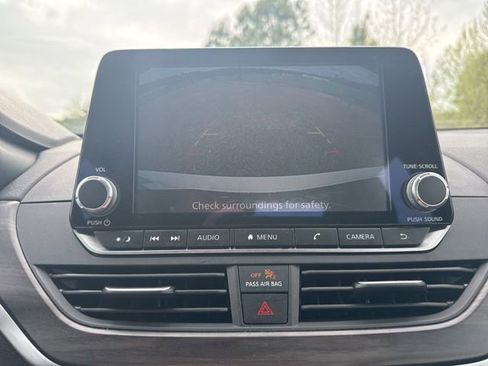 Used 2025 Nissan Altima 2.5 SV image 21