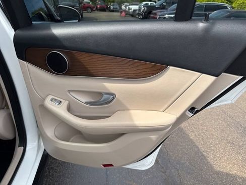 Used 2019 Mercedes-Benz GLC 300 4MATIC image 23