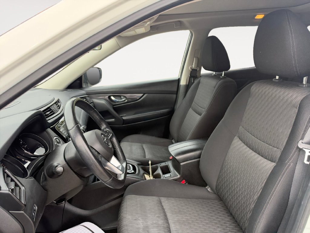 Used 2018 Nissan Rogue SV w/ Sun & Sound Touring Package AWD/4WD image 9