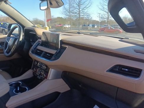 Used 2024 Chevrolet Suburban Premier image 38