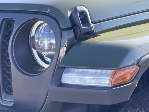 Used 2023 Jeep Gladiator Sport image 10