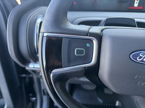 Certified 2025 Ford Expedition Platinum image 41