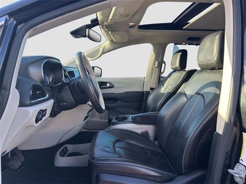 Used 2020 Chrysler Pacifica Limited w/ Advanced Safetytec Group image 9