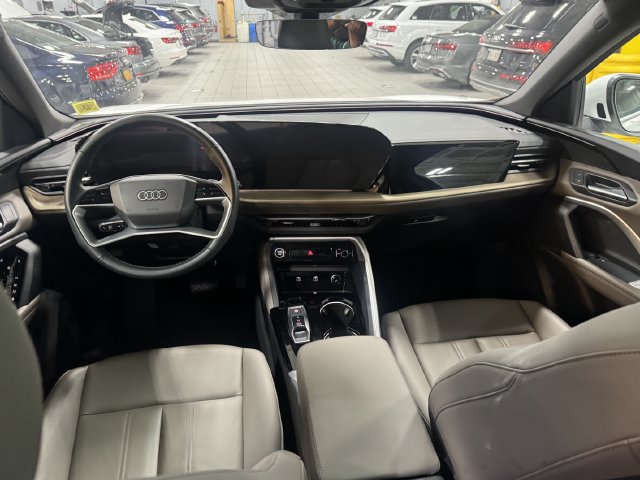 Used 2025 Audi Q5 Premium w/ Convenience Package AWD/4WD image 11