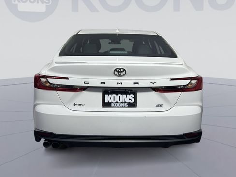 Used 2025 Toyota Camry SE image 5