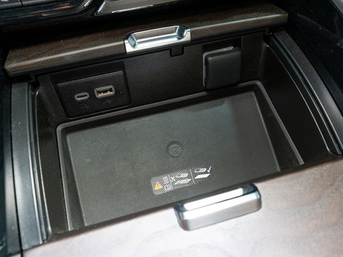 Used 2023 GMC Yukon XL Denali w/ Denali Reserve Package image 27