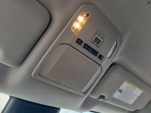 Used 2021 Toyota Highlander L FWD image 31
