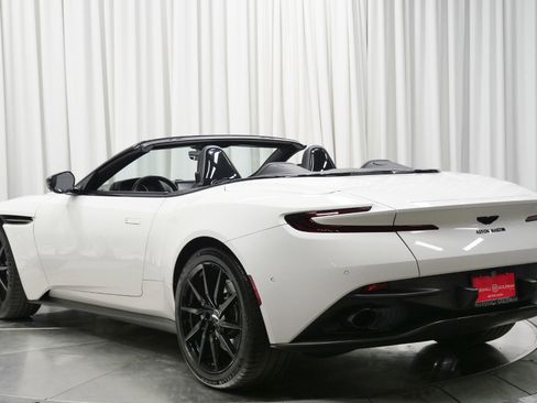 Used 2019 Aston Martin DB11 Volante image 7