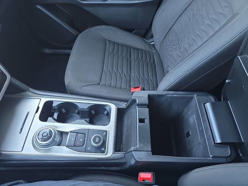 Used 2021 Ford Explorer XLT image 23