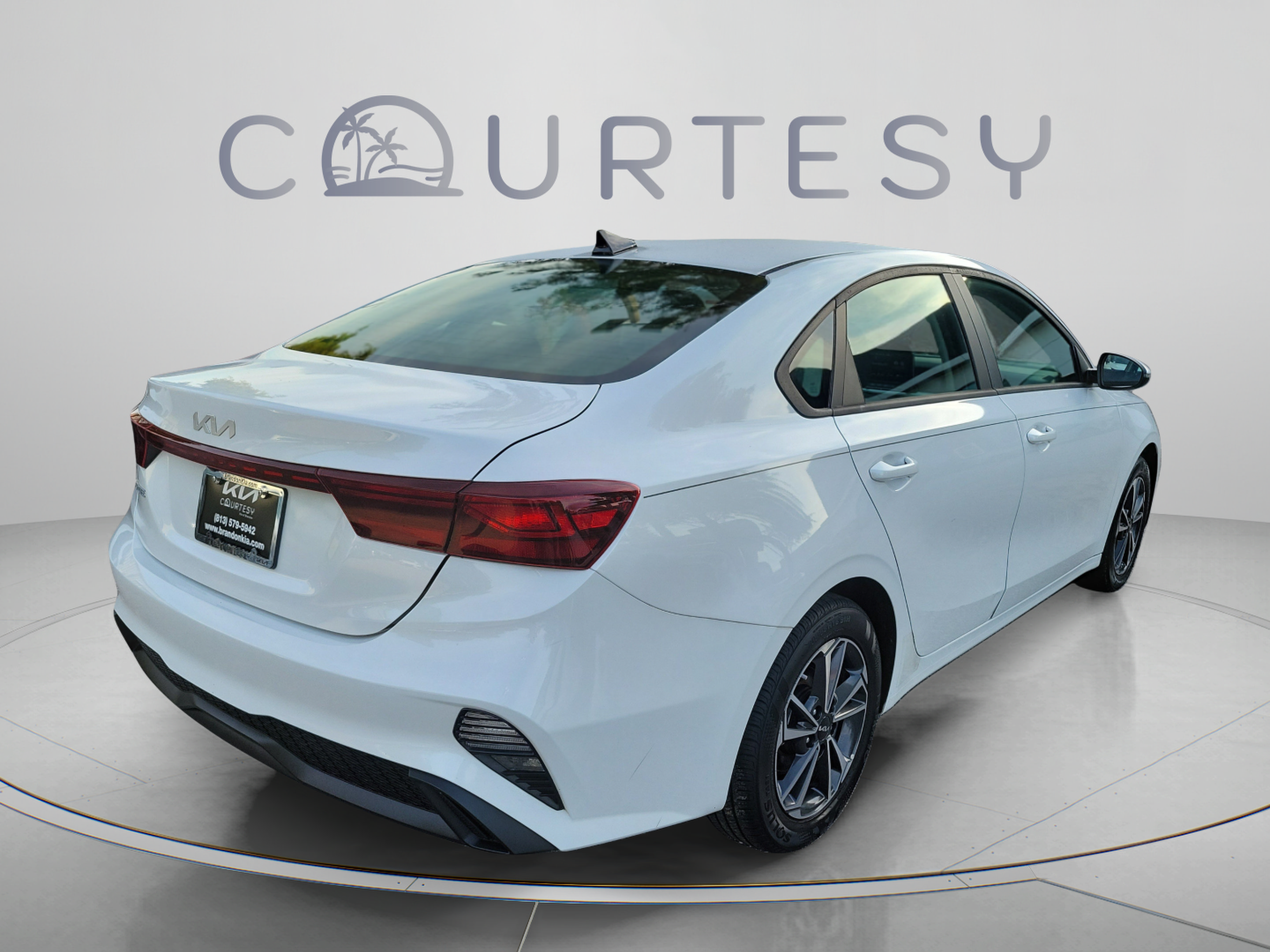 Used 2024 Kia Forte LXS w/ LXS Technology Package FWD image 3