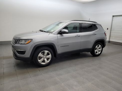 Used 2019 Jeep Compass Latitude FWD image 2