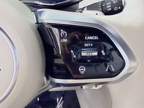 Used 2024 Jaguar F-PACE R-Dynamic S image 15