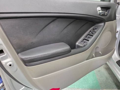 Used 2014 Kia Forte LX FWD image 30