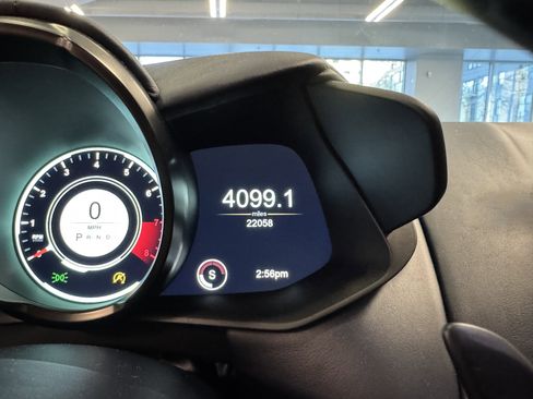 Used 2020 Aston Martin V8 Vantage Coupe image 11