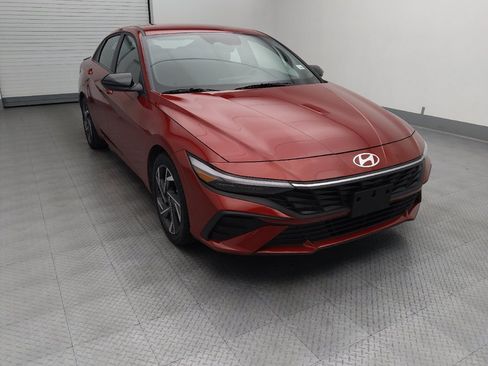 Used 2025 Hyundai Elantra Sport FWD image 14