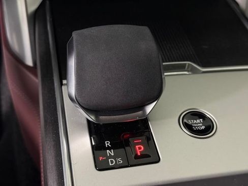 Used 2025 Land Rover Range Rover Autobiography AWD/4WD image 32