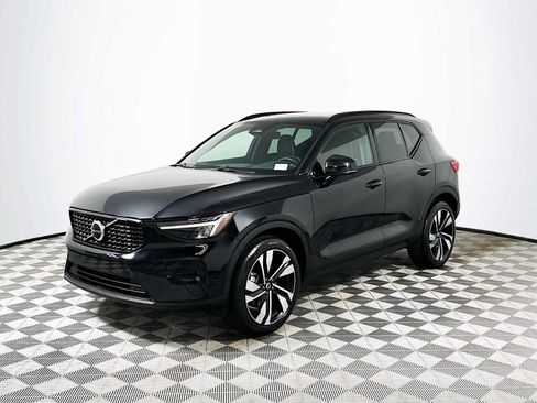 Certified 2023 Volvo XC40 B5 Plus w/ Climate Package image 3