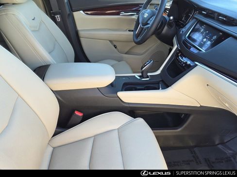 Used 2018 Cadillac XT5 Luxury w/ Driver Awareness Package image 31