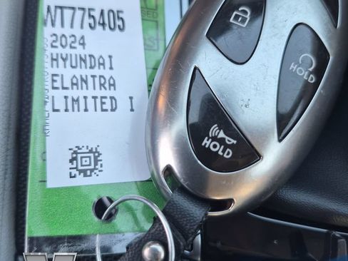 Used 2024 Hyundai Elantra Limited FWD image 29