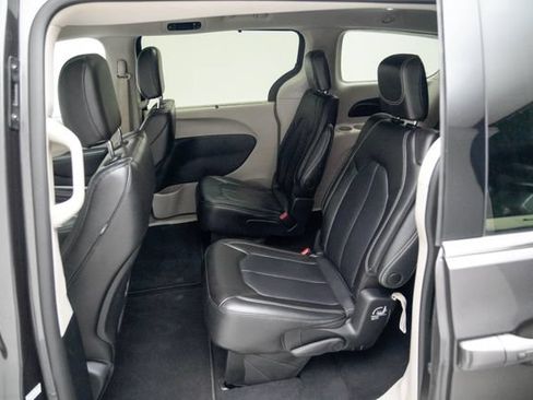 Used 2023 Chrysler Pacifica Touring-L FWD image 24