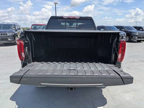 Used 2025 GMC Sierra 1500 AT4 w/ Technology Package AWD/4WD image 12