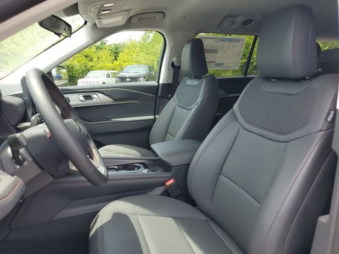 New 2026 Ford Explorer Active w/ Active Comfort Package AWD/4WD image 8
