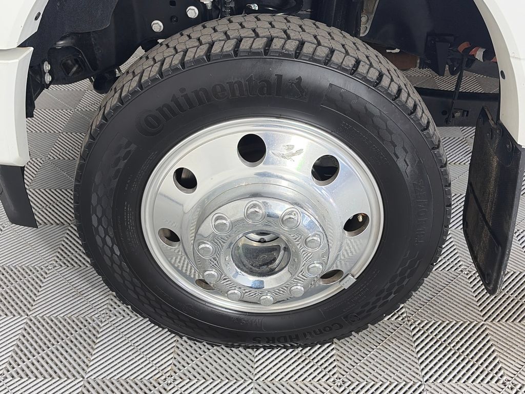 Certified 2026 Ford F450 Platinum w/ FX4 Off-Road Package AWD/4WD image 8
