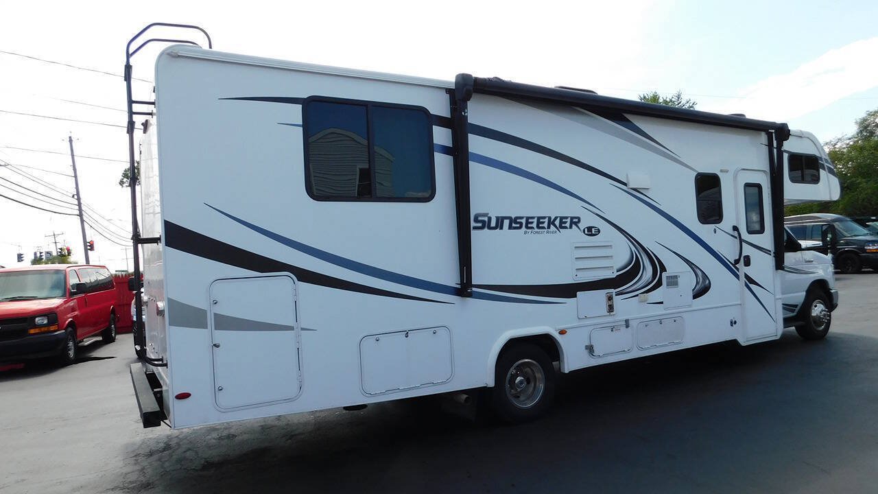 Used 2019 Ford E-450 and Econoline 450 Super Duty w/ Motorhome Prep Package RWD image 17