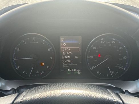 Used 2018 Toyota RAV4 XLE image 18