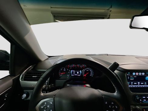Used 2018 Chevrolet Suburban LT w/ Luxury Package RWD image 7
