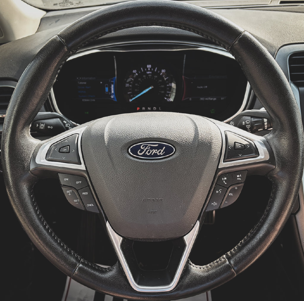 Used 2016 Ford Fusion Energi Titanium w/ Driver Assist Package FWD image 9